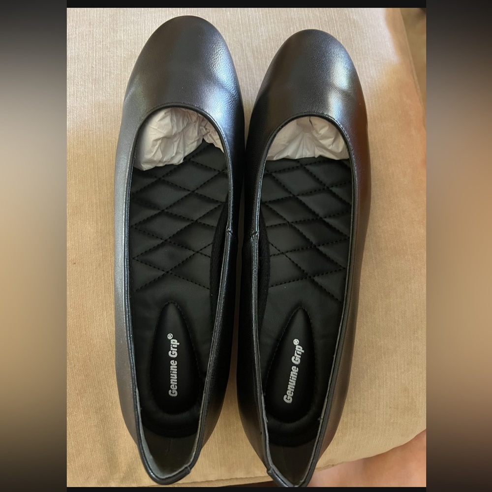 Women’s Black Non-Slip Work/Dress Shoes- Size 8.5